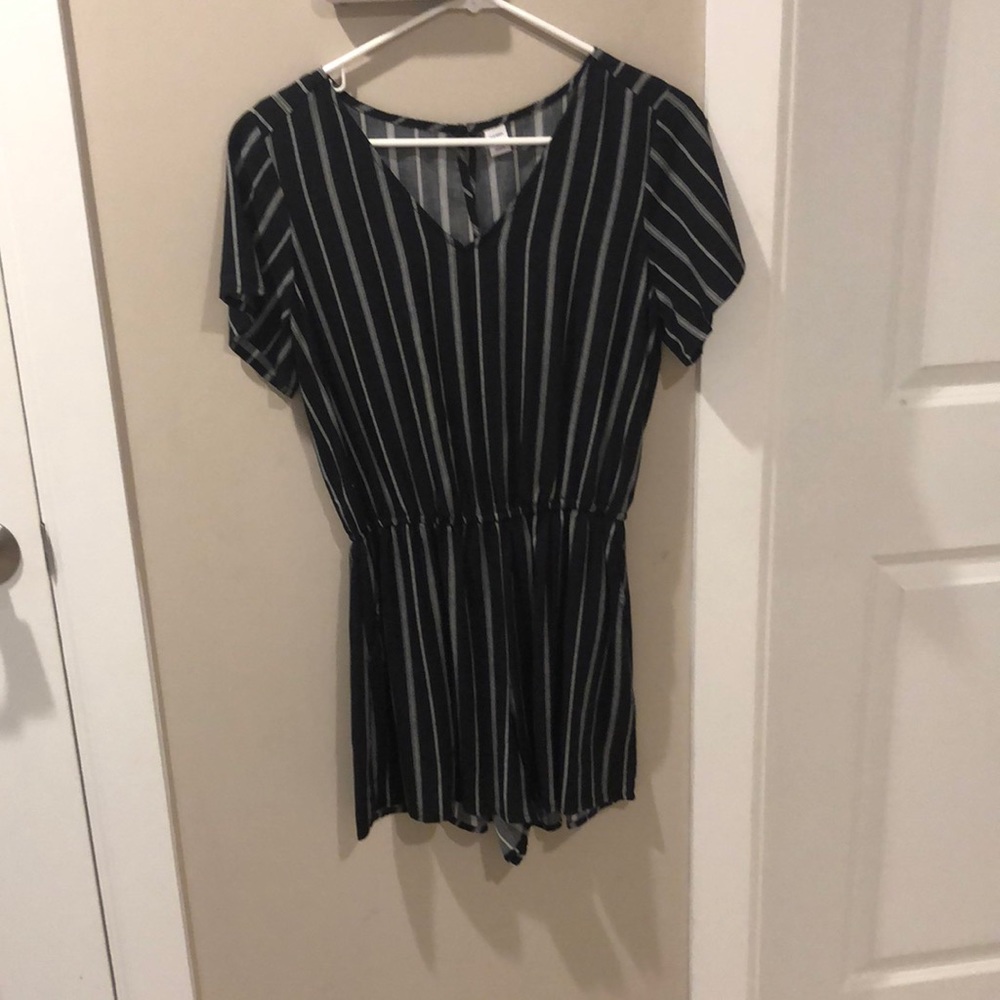 OLD NAVY WOMENS BLACK AND WHITE STRIPE JUMPER/ROMPER